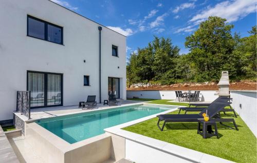 Rozmanici House | Amazing Home In Kostrena With Kitchen