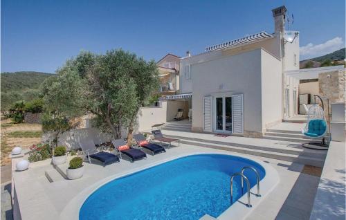 Martinscica House | Amazing Home In Martinscica