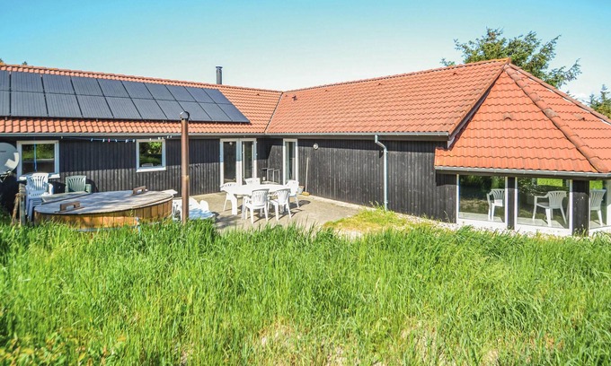Sondervig House | Amazing home in Ringkøbing with kitchen