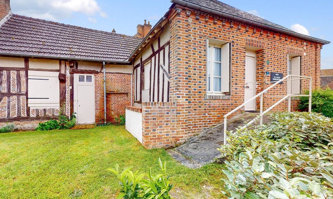 Saint-Viatre House | Amazing home in Saint-Viâtre with WiFi