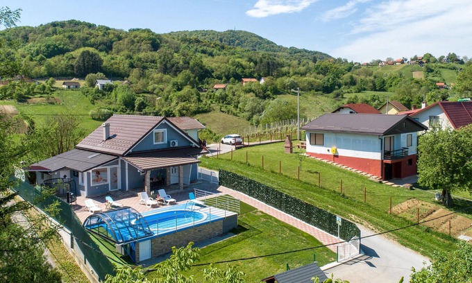 Sveti Kriz House | Amazing home in Sveti Kriz