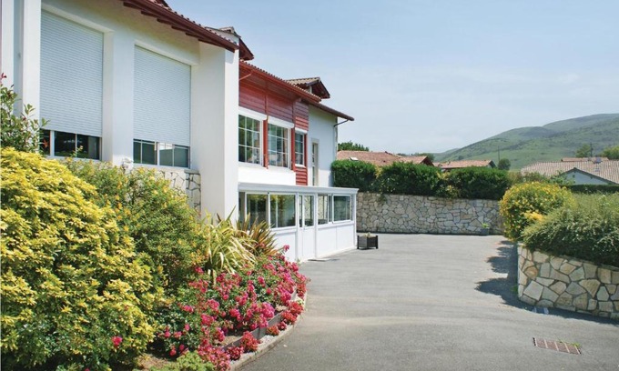 Urrugne House | Amazing home in Urrugne with 2 Bedrooms and WiFi