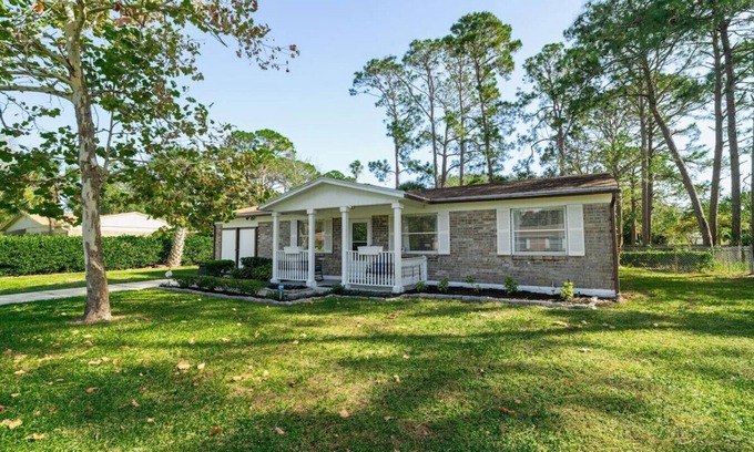 Palm Valley House | Amazing Home*Hot Tub*Beaches* Mins to Mayo Clinic