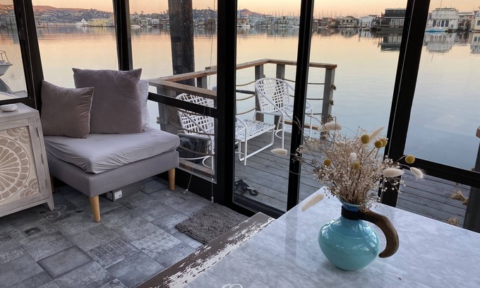 Marin City Boat Rental | Amazing house on the water. This is a wonderful experience you will love.