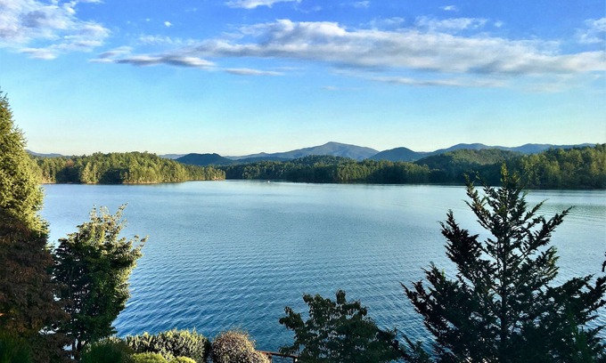 Santeetlah House | Amazing Lake Front House on Lake Santeetlah