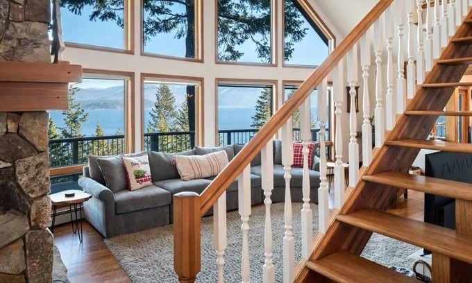 Sandpoint House | Amazing Lake Pend Orielle Views! HOT TUB! Private Island access w/30 day stay!