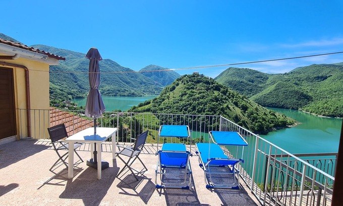 Castel di Tora Apartment | Amazing Lake View