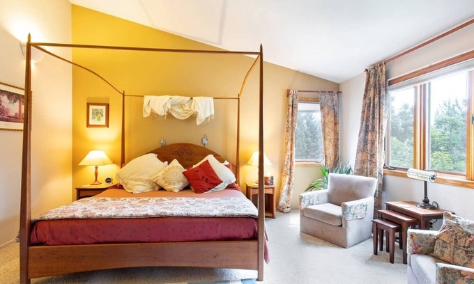 Wonderland Hills House | Amazing location near walking/hiking trails, and coffee shops. Dog friendly.