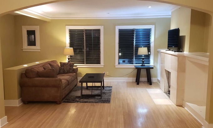 Beverly Grove Apartment | Amazing location 2 minutes to all the hot spots!