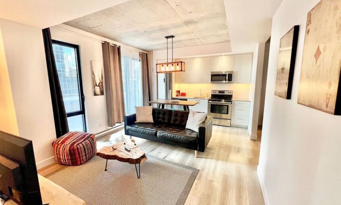 Cite Multimedia Apartment | Amazing loft in MTL Old Port with stylish design, modern and a prime location near attractions.