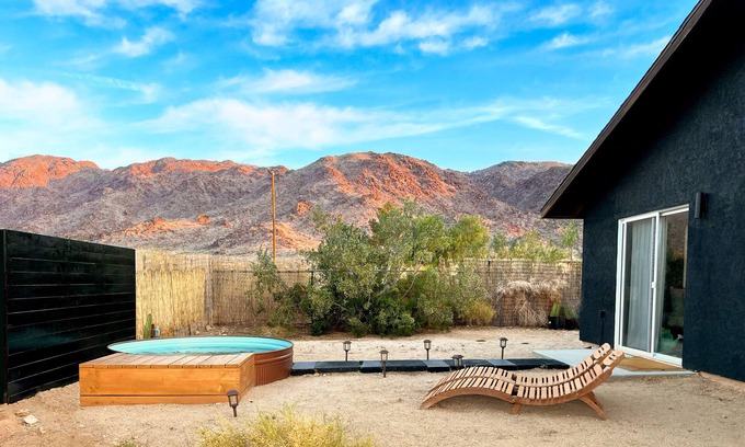 Twentynine Palms House | Amazing Mountain View Dip Pool HotTub 8 Min To Entrance Pets