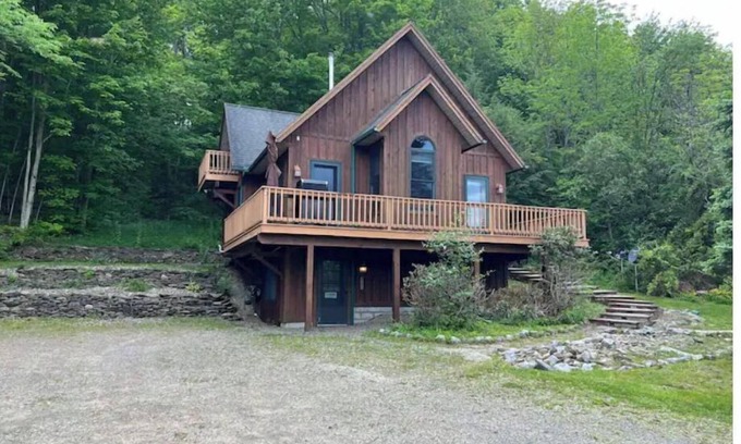 Great Valley Cabin | Amazing Mountain View Chalet 1 Minute from Slopes