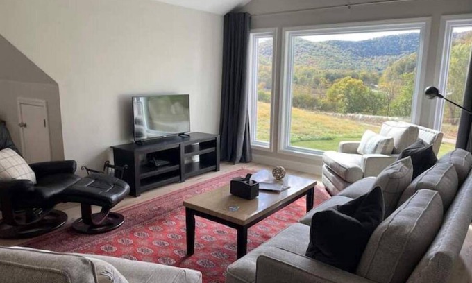 Mills River House | Amazing Mountain View- Quiet Countryside Near Hikes, Biking Trails & Breweries!