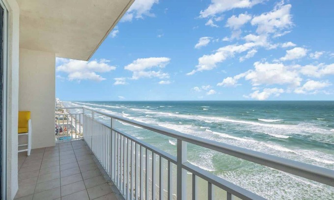 Daytona Beach Condo | Amazing Oceanfront 3 bed 3 bath Condo