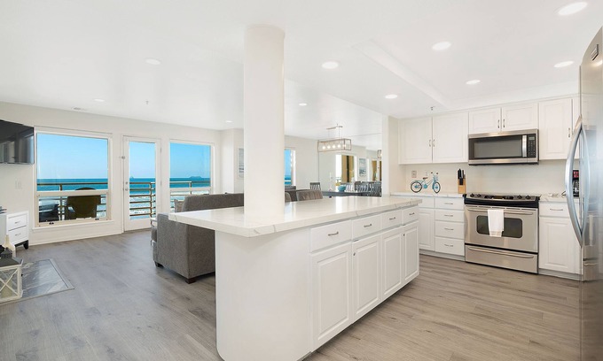 Imperial Beach Condo | Amazing Oceanfront 2 Bedroom Condo