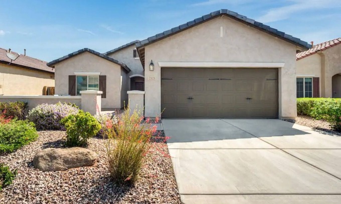 Anthem at Merrill Ranch House | Amazing outdoor space! 5 minute walk to park with paved trails.