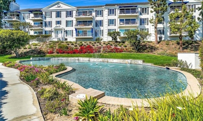Santa Ana Heights Condo | Amazing PENTHOUSE Walk to the beach and Balboa Peninsula and to