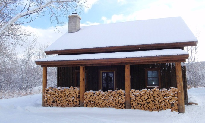Victor House | Amazing Rental Nestled in the Wildness But Close to Town