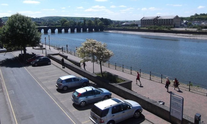 Barnstaple Apartment | Amazing Riverside serviced apartment in Barnstaple