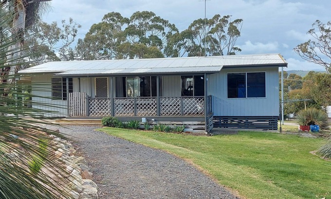 Victor Harbor House | Amazing sea and hills views.