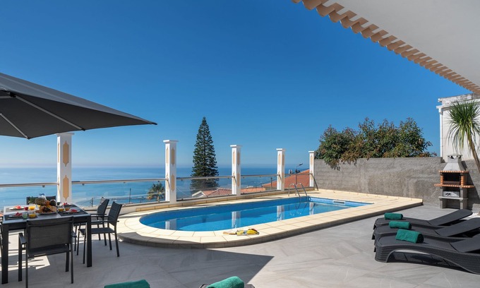 Monte Villa | Amazing sea views over Funchal | Atlantic Sunset