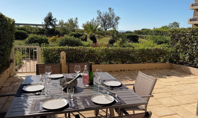 Le Lavandou Apartment | Amazing SEAFRONT apartment next to the beach. Enjoy great alfresco living!