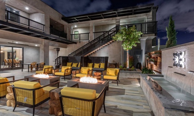 Southeast Torrance House | Amazing Stay! Four Great Units /8 Queen Beds, Central Location, Free Parking