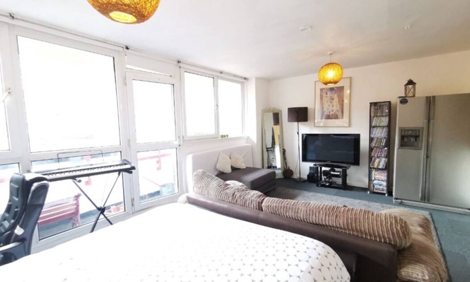 Elephant and Castle Apartment | Amazing Studio Flat Located 5 mins from the Elephant and Castle Station!