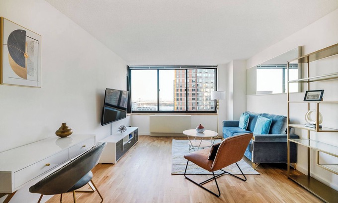 Upper East Side Apartment | Amazing UES Luxury 2 Bedw/Gym, Pool,Laundry #6187