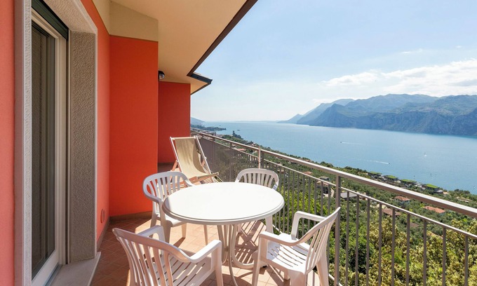Campagnola Apartment | Amazing view of Lake Garda - first floor