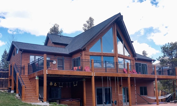 Dillon House | Amazing views of Keystone & Lake Dillon. Walk to Dillon Marina & Amphitheatre.