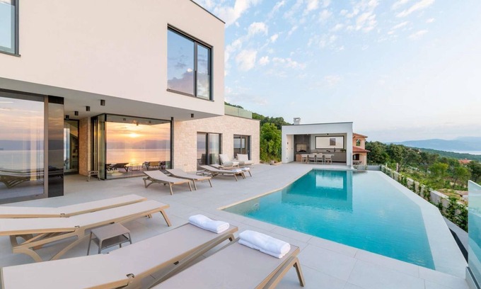 Ravni Villa | Amazing Villa in Labin with Sauna, Private Pool