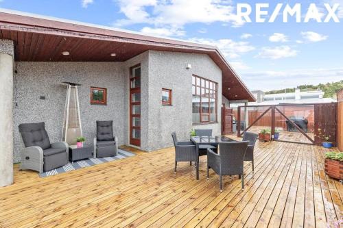Mosfellsbaer Villa | Amazing Villa With Hot Tub Near Reykjavík
