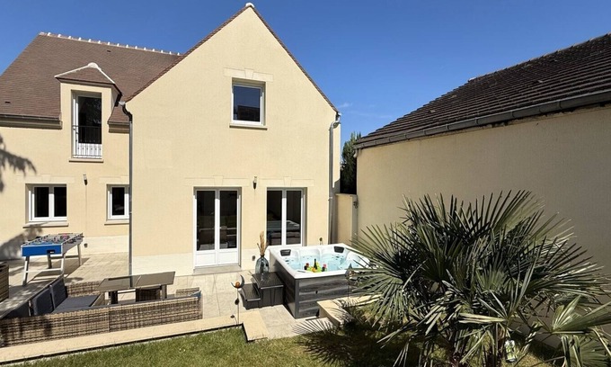 La Victoire - Les Marechaux House | Amazing Villa with SPA Compiegne 12 People, 6 bedrooms 6 bathrooms 30min Asterix