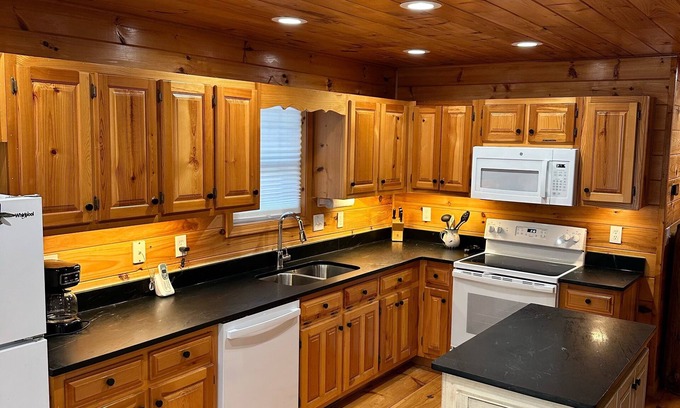 Ellijay Cabin | Amazing Water Noise Next to the Cartecay River