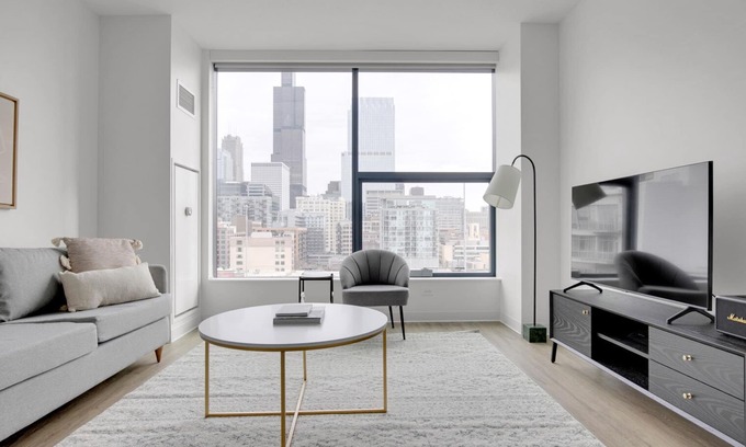 West Loop Apartment | Amazing West Loop 1BR w/Gym & Pool in heart of Greektown, by Blueground