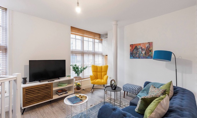 Islington Apartment | Amazingly Beautiful 3 BR Flat For Large Groups