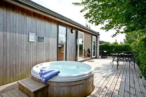Cheddar House | Amber Lodge, Strawberryfield Park