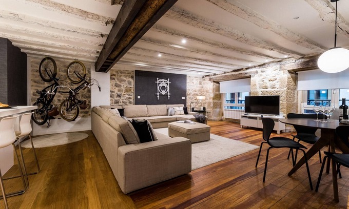 Old Town Apartment | AMELIA SUITE: superior a 3 pax, 30 secs to the beach