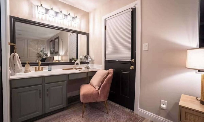 Raskin Estates House | Amenities galore at the Cactus Bloom Casita