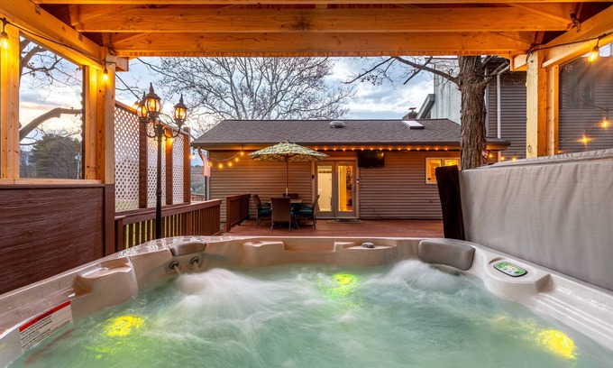 Cairo Cabin | Amenity-Rich Fun Cabin~HotTub*GameRm*20-min to Ski
