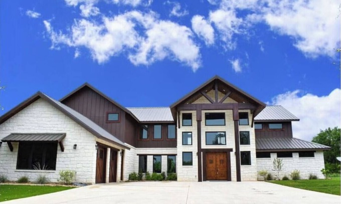 Sabinal House | American Dream @Frio River Resorts