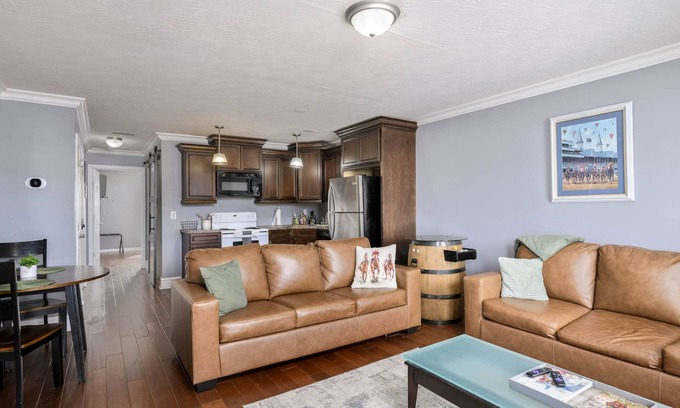Jeffersonville Apartment | American Pharoah Twin Spires Suite