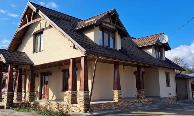 Baltatesti House | American Style Vacation Home