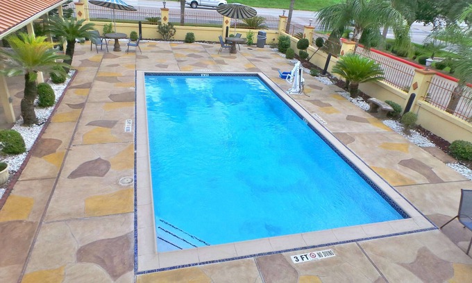 Alvin Hotel | Americas Best Value Inn & Suites Alvin Houston