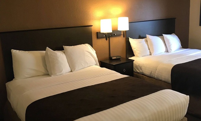 West Bend Hotel | AmericInn by Wyndham West Bend