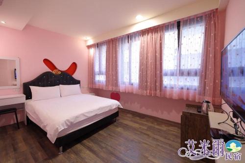 Hualien City Centre House | Amir B&B train station & elevator with parking lot