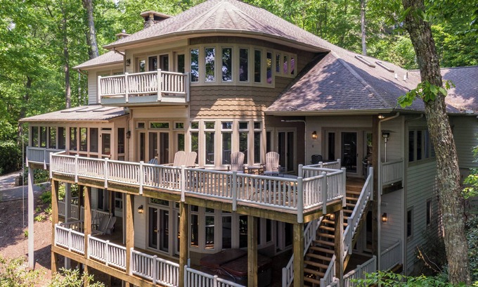 Boone House | Amitola at Yonhalossee - Luxury - Theater Room - Pool Table - Hot Tub