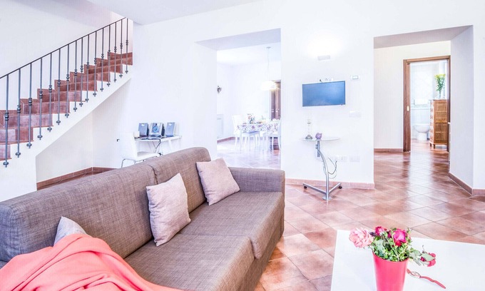 Sorrento City Centre Apartment | AMORE RENTALS - Maison Palazzo Correale with Air Conditioning