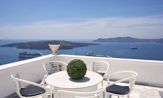 Fira Hotel | Amphitheater Cave Houses